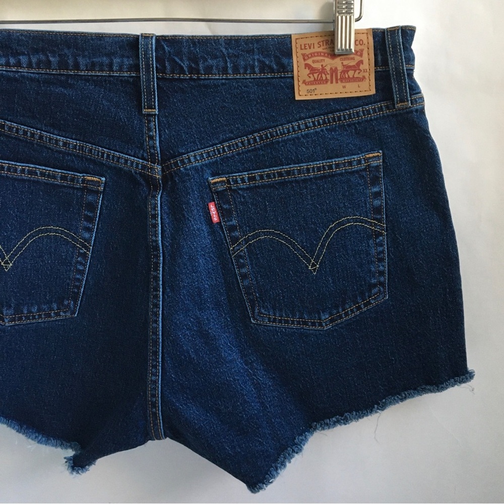 Levi’s 501 High Rise Buttonfly Raw Hem Dark Wash Blue Denim Jean Short Size 34 - Picture 7 of 17